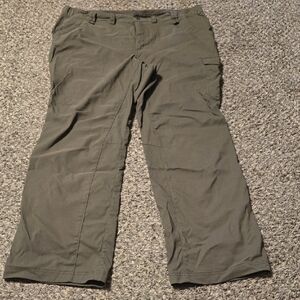 Duluth Trading Co Olive Cargo Pants